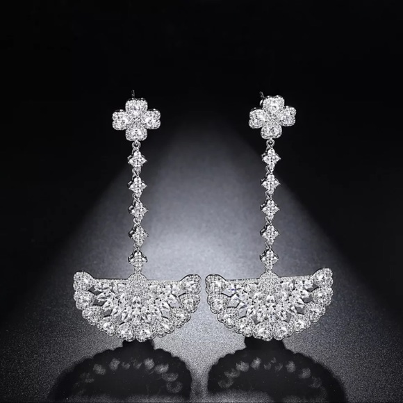 Swarovski Crystals The Randyne Long Fan Earrings - Picture 4 of 6